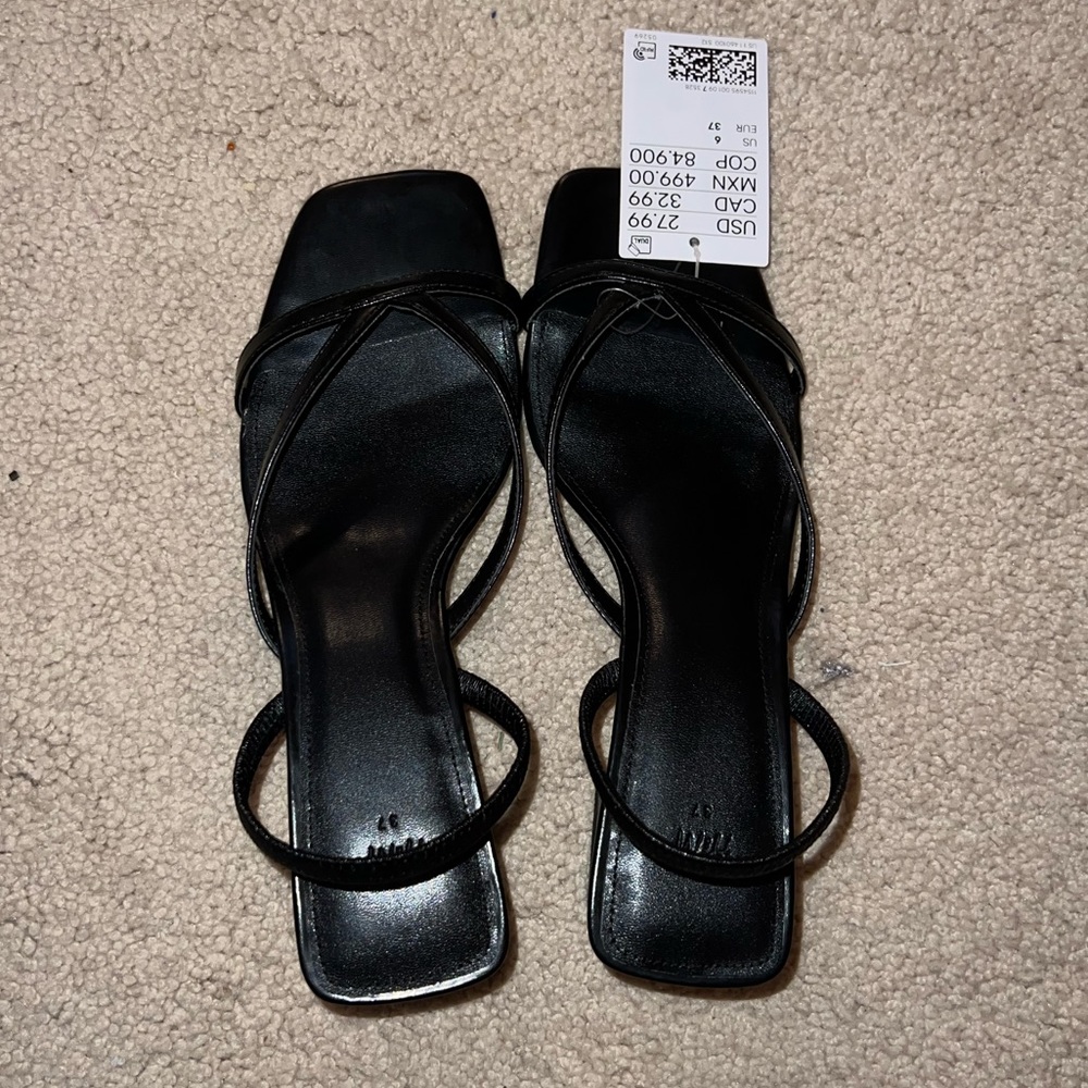 BRAND NEW BLACK KITTEN HEELS